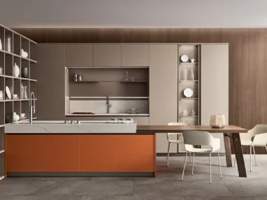 Cucina Moderna con penisola Lounge in Vetro laccato Arancio e laccato opaco Camoscio di Veneta Cucine