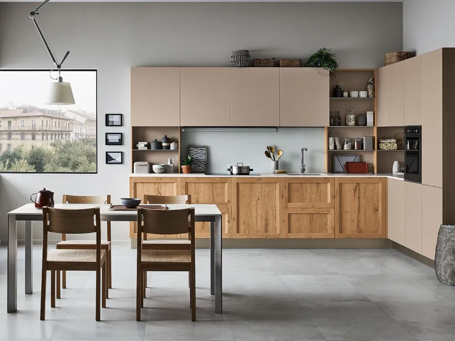 Cucina Moderna angolare Milano 08 in Rovere Nodoso chiaro e laccato Beige di Veneta Cucine