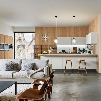 Cucina Moderna Ri flex angolare in Rovere nodoso chiaro e vetro laccato opaco Bianco Puro di Veneta Cucine