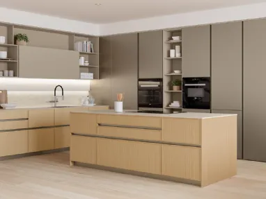 Cucina Moderna con isola Sakura 04 in Rovere Ikebana e laccato Alabastro di Veneta Cucine