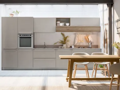 Cucina Moderna Start Time lineare in finitura Graffiato scuro e Play Rovere scuro di Veneta Cucine